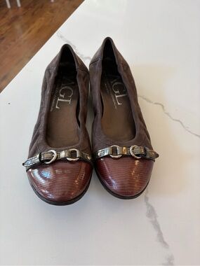 AGL Brown Leather Flats with Burgundy Lizard-Textured Cap Toe Size 38